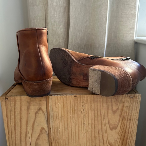 Frye Carson Piping Caramel Brown Bootie - Picture 3 of 7